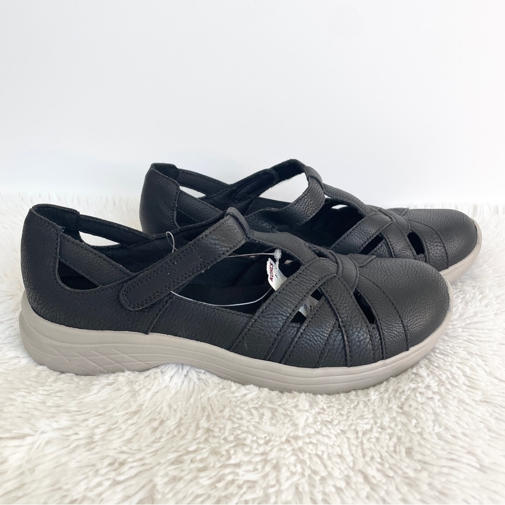 NWT 10 croft and barrow gray and black comfortable lightweight walking shoes